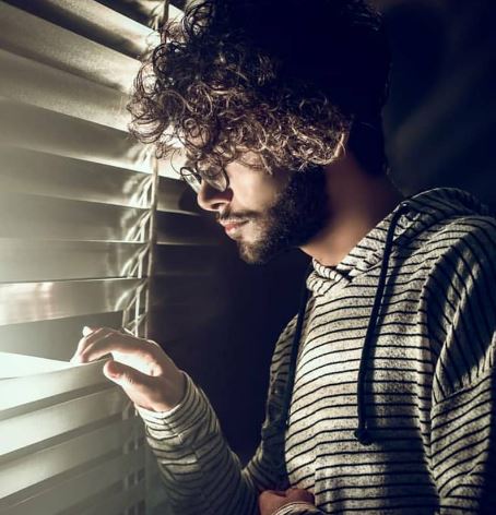 دانلود آهنگ دیدنش حال مرا یک جور دیگر میکند gew 1 دانلود آهنگ دیدنش حال مرا یک جور دیگر میکند