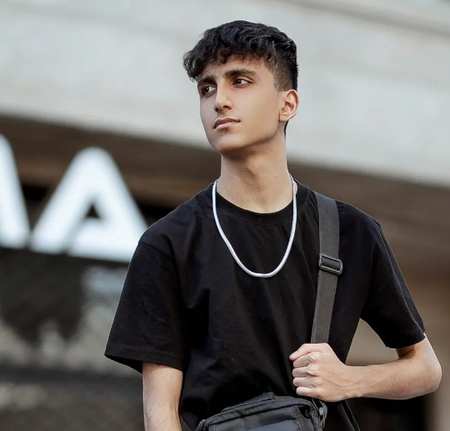 Screenshot 2022 09 21 131710 دانلود آهنگ بین نبض و قلبم میزنه تند تند هر وقت