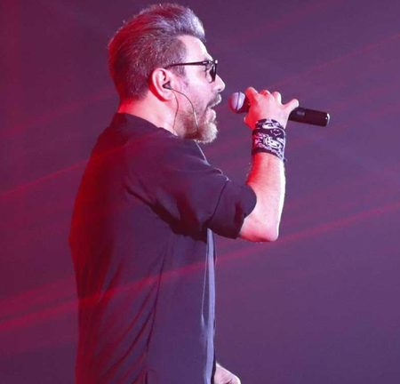 دانلود آهنگ بزن بیرون از تنهایی برگرد کنارم Screenshot 2024 01 07 113304 دانلود آهنگ بزن بیرون از تنهایی برگرد کنارم