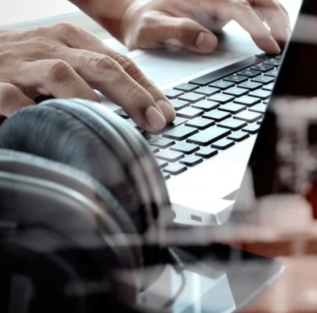 دانلود آهنگ عاشقت شدم ریزه میزه حرف که میزنی گل میریزه Screenshot 2024 05 09 150655 دانلود آهنگ عاشقت شدم ریزه میزه حرف که میزنی گل میریزه