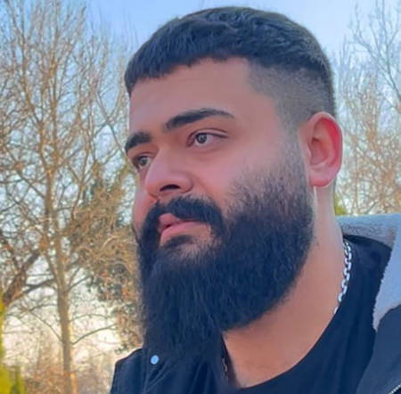 Screenshot 2024 06 22 090554 دانلود آهنگ اخم نکن که میریزم بهم