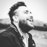 دانلود آهنگ شاید به هوایت زدم در نم باران ریمیکس