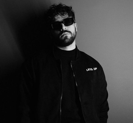 Screenshot 2024 10 28 225158 دانلود آهنگ شروین حاجی پور ستاره ها