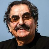 دانلود آهنگ میگذرد کاروان روی گل ارغوان دانلود آهنگ میگذرد کاروان روی گل ارغوان