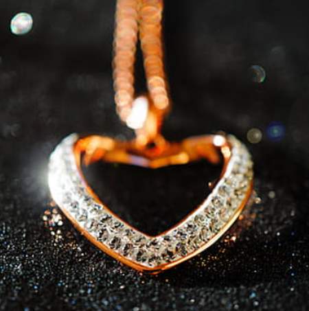 Screenshot 2025 08 05 125942 دانلود آهنگ بگو هنوزم داری گردنبندو