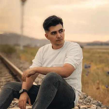 دانلود آهنگ سایه ات کم نشود از سرمان حضرت یار از اهورا دانلود آهنگ سایه ات کم نشود از سرمان حضرت یار از اهورا