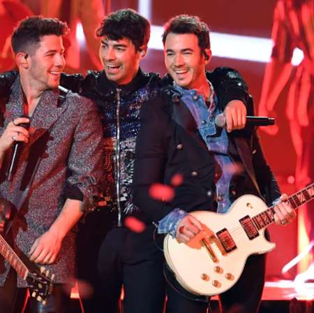 Screenshot 2025 11 26 153935 دانلود آهنگ جوناس گروبائور